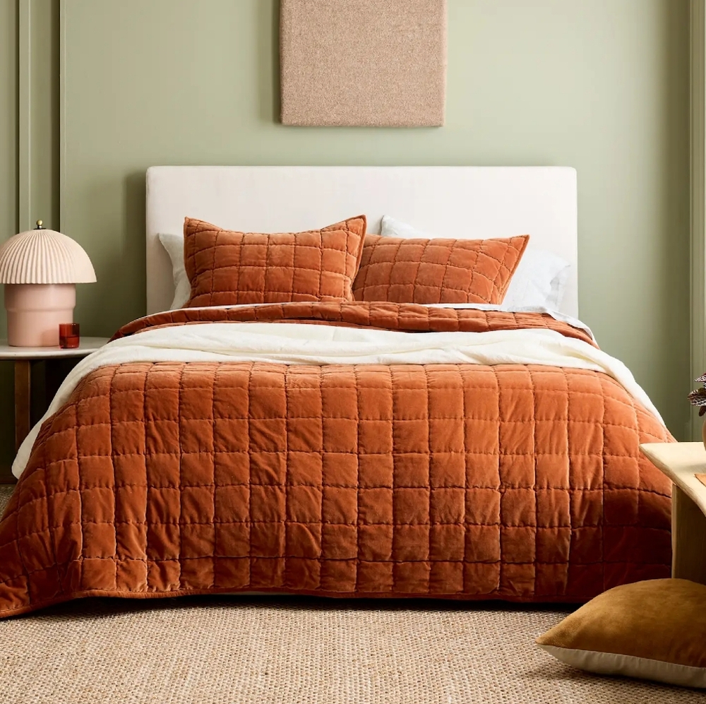 Quince Cotton Velvet Quilt In Terracotta King/Cal King